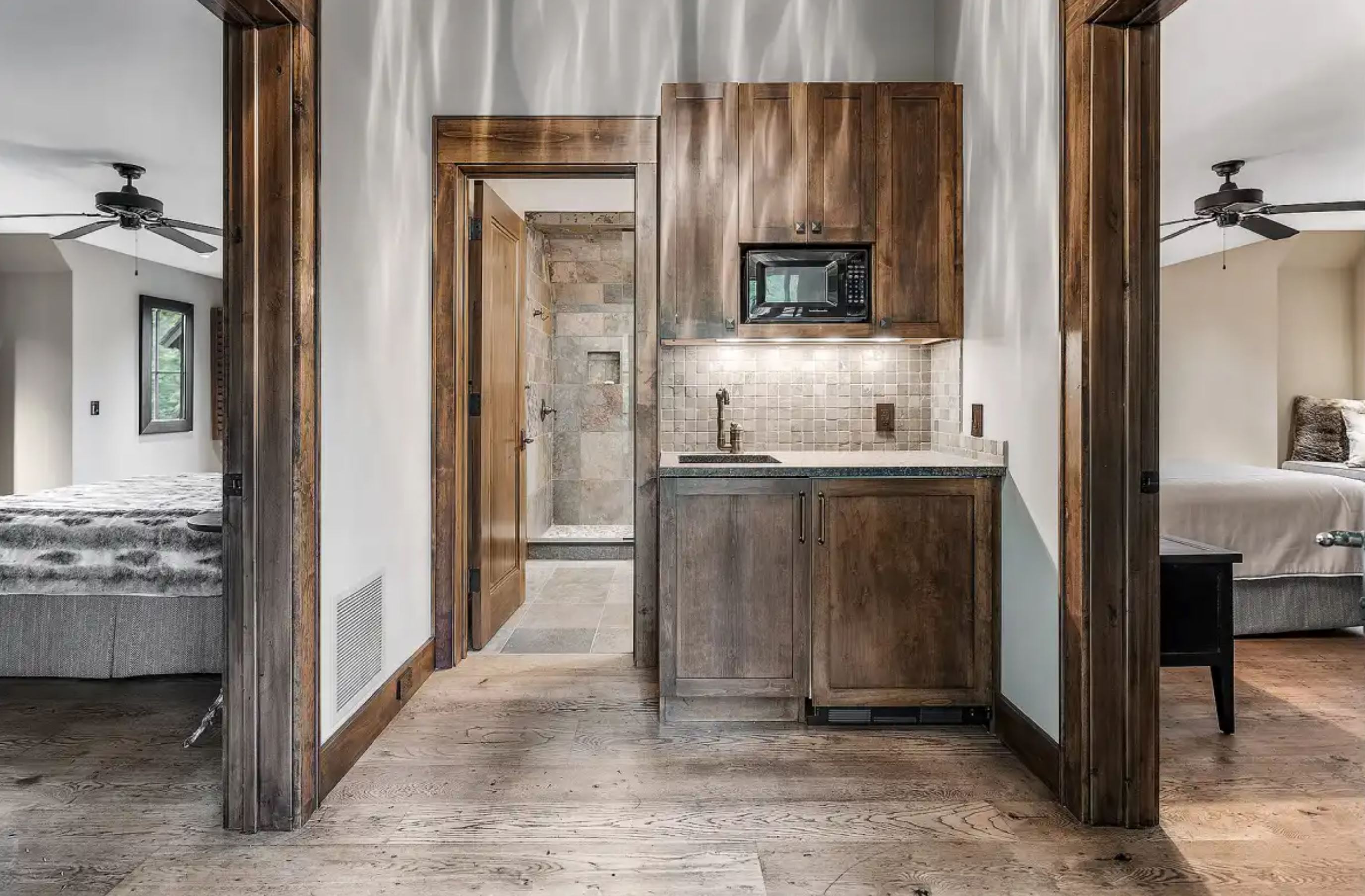 Peninsula Manor Photo 32