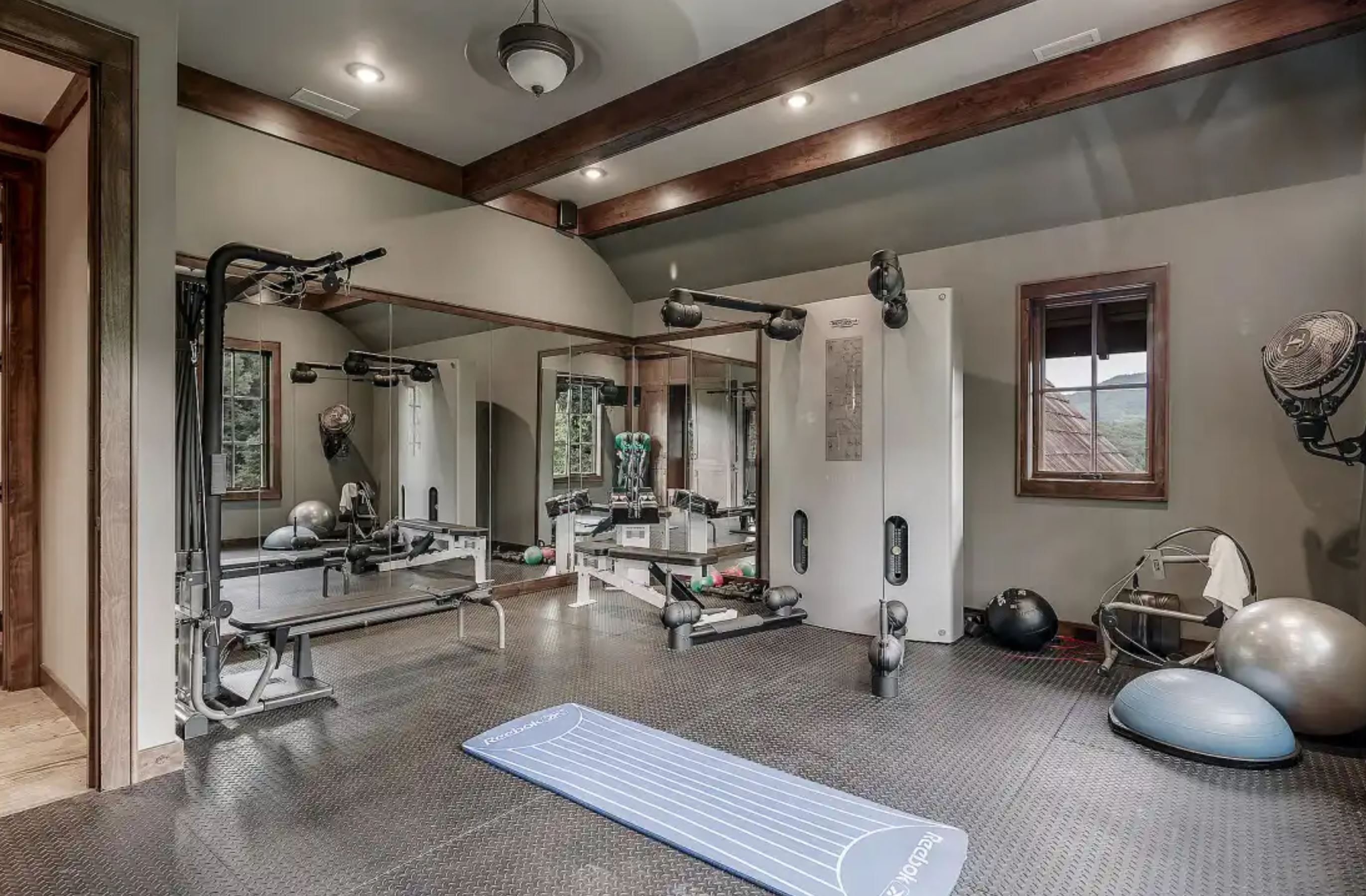 Peninsula Manor Photo 35